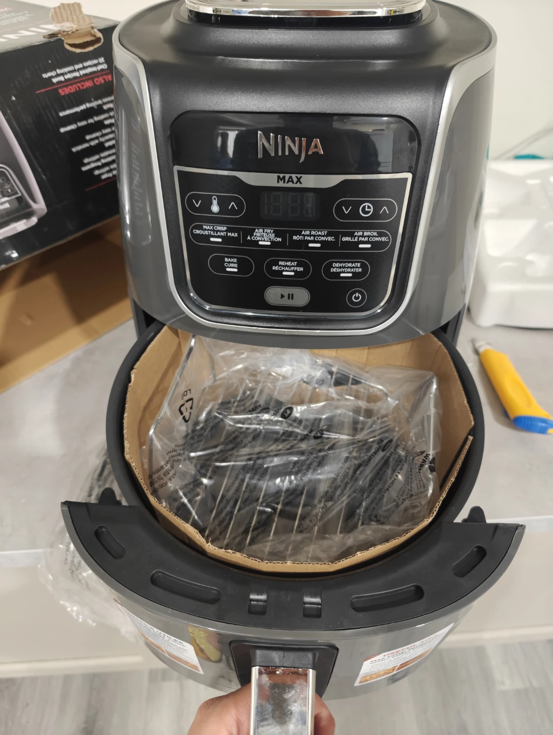 Ninja Air Fryer Max XL 5.5-QT - photo 4