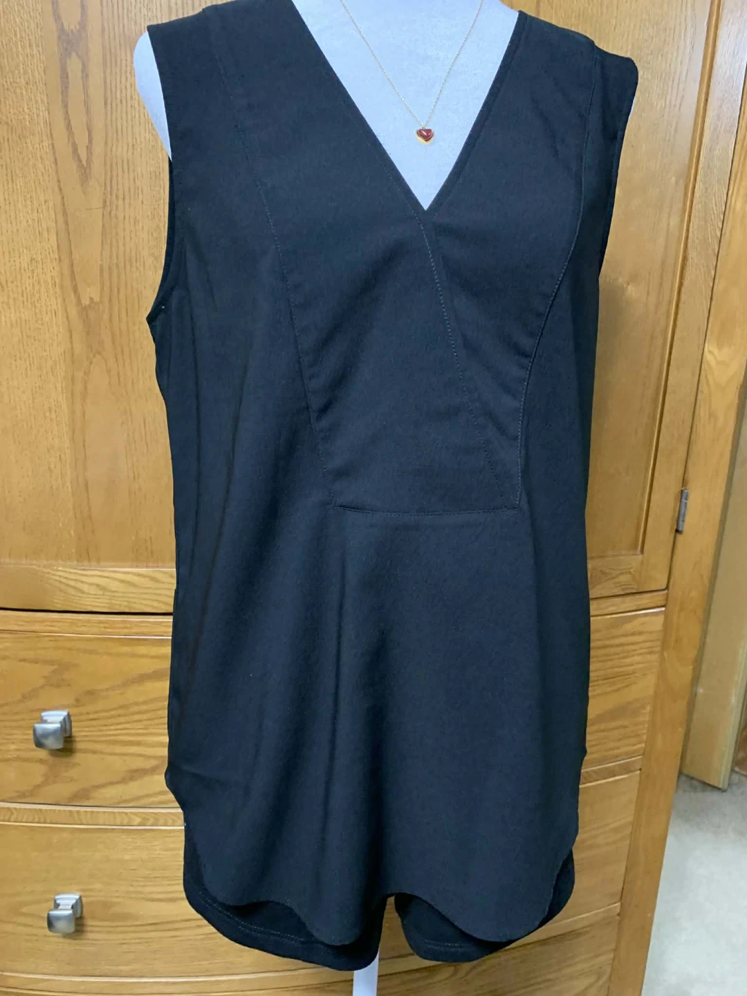 Heyton Black Sleeveless V-Neck Top - Medium - photo 2
