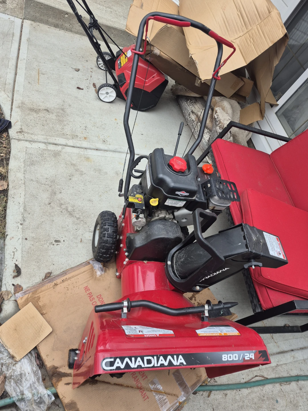 Canadiana 800 / 24 Snowblower - photo 2