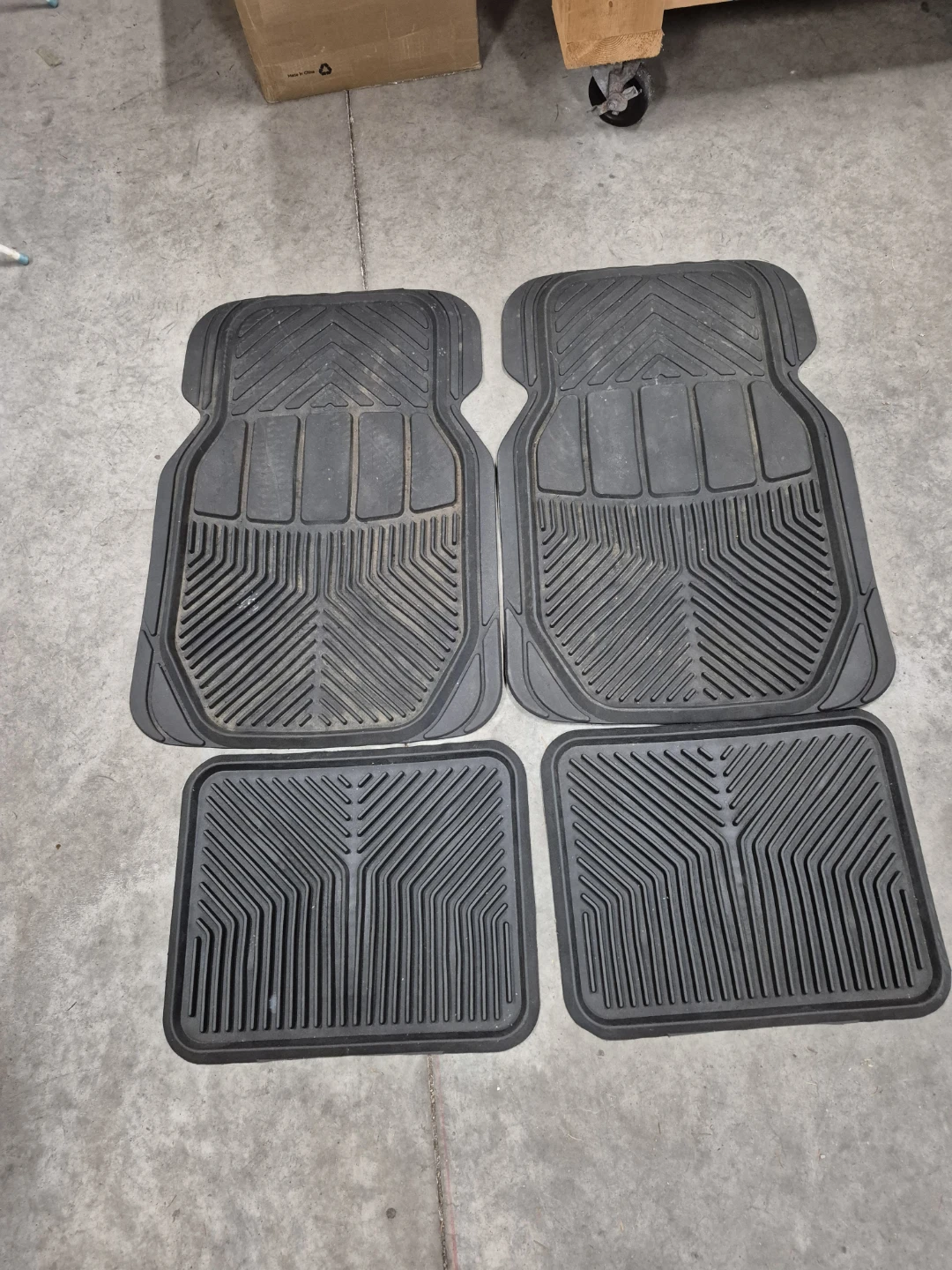 Set of 4 Rubber Car Floor Mats