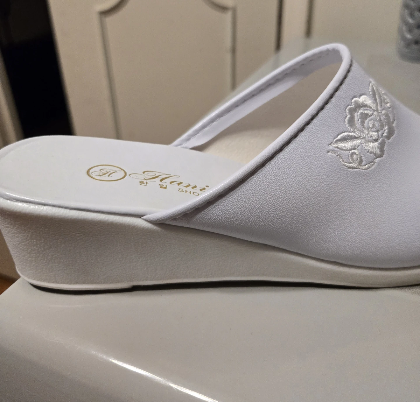 Traditional Korean Hanbok shoes - photo 4