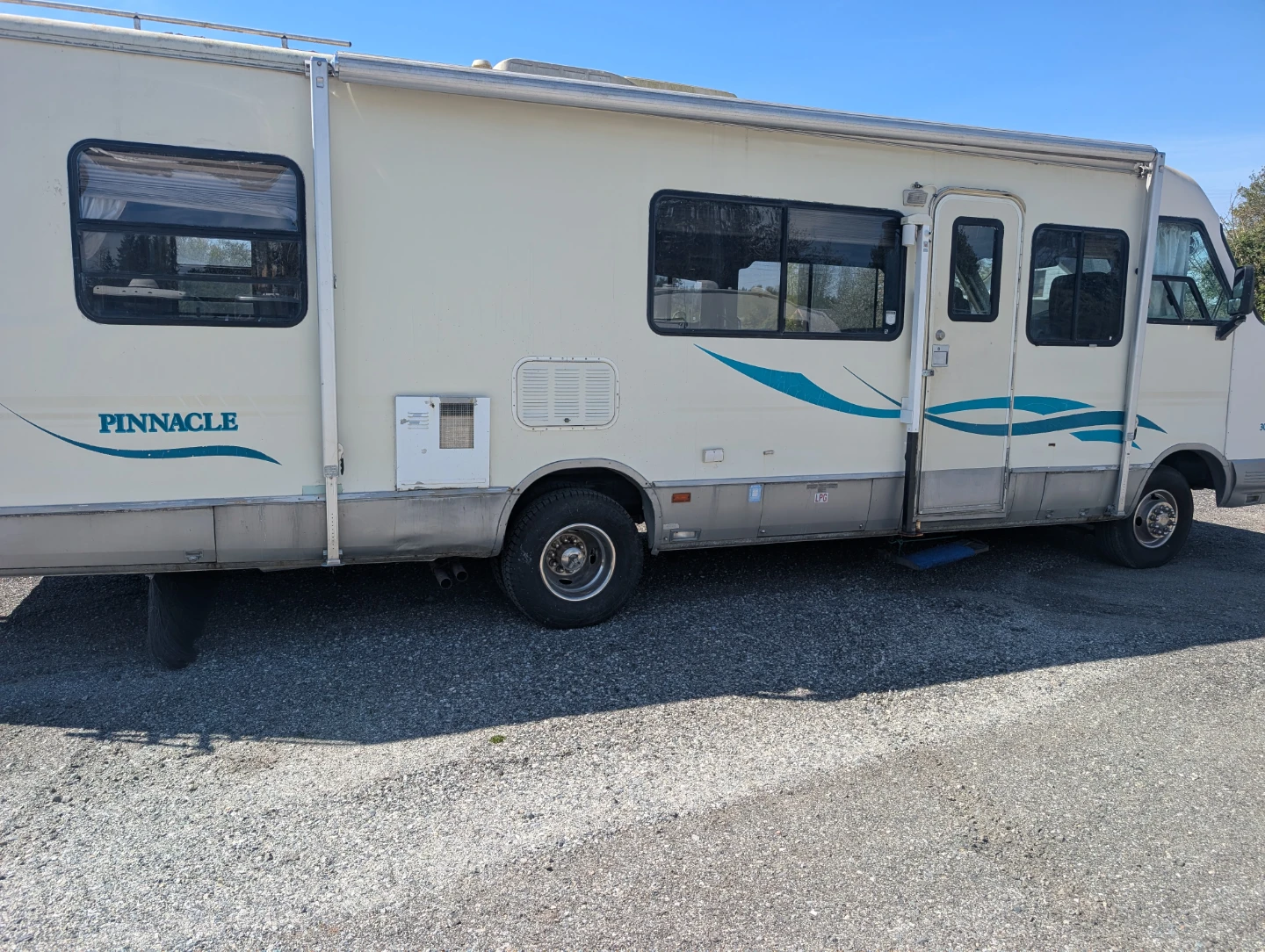 1997 Pinnacle 30 ft motorhome - photo 3