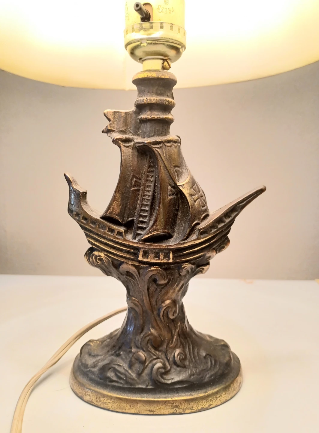 Vintage Galleon Ship Table Lamp - photo 2