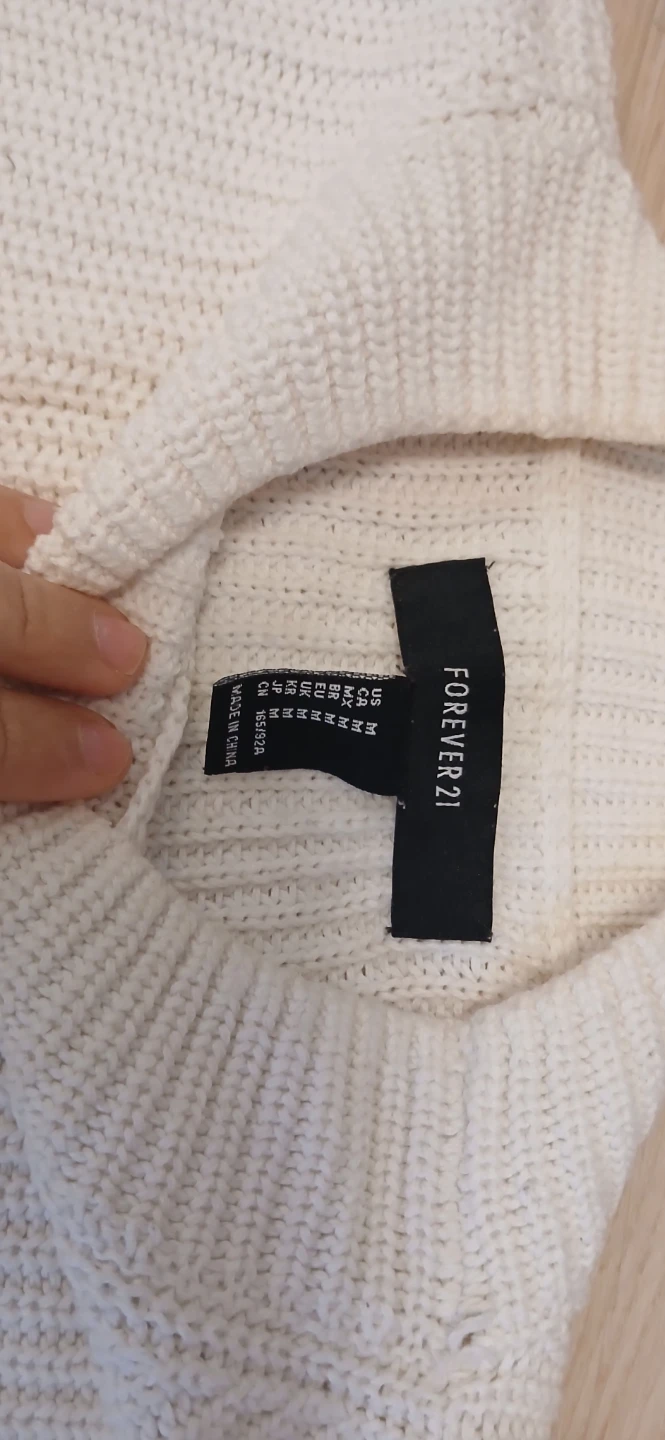 FOREVER 21 White Knit Sweater Size M