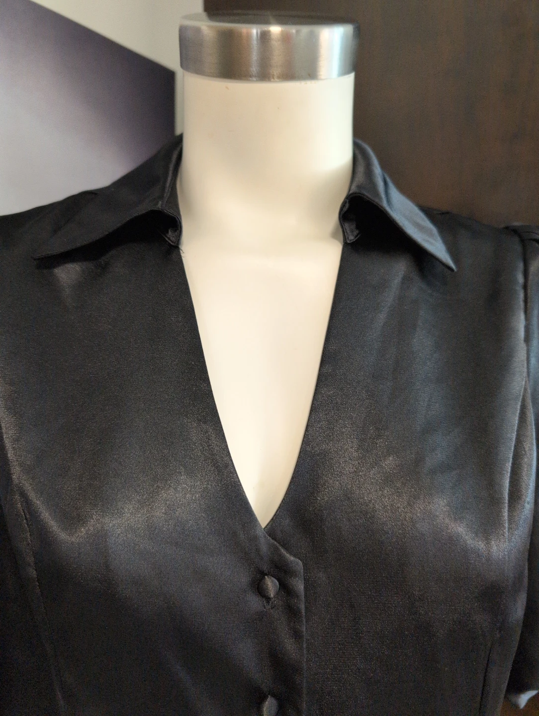 Black satin button-up blouse with puff sleeves - photo 4