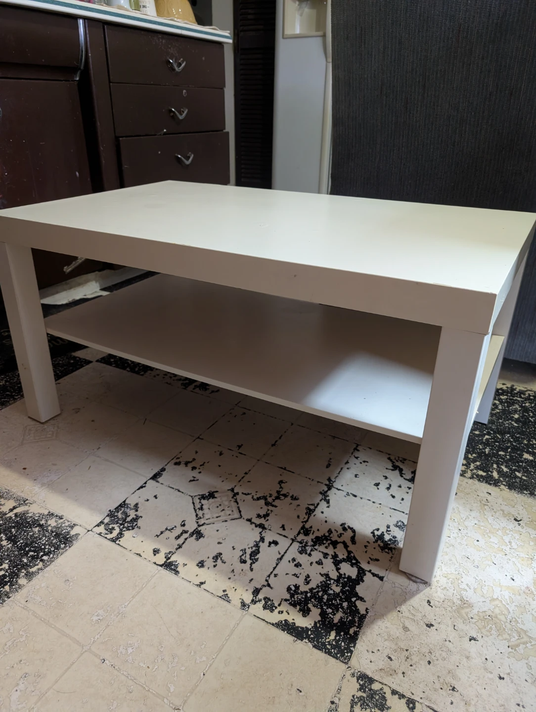 Free free free White Coffee Table with Shelf