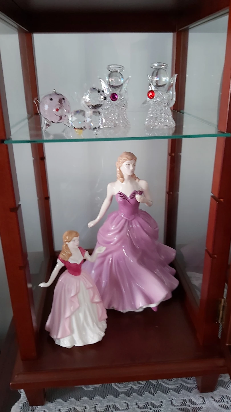 Vintage Bombay Display cabinet with Royal Doultan China Figures - photo 4