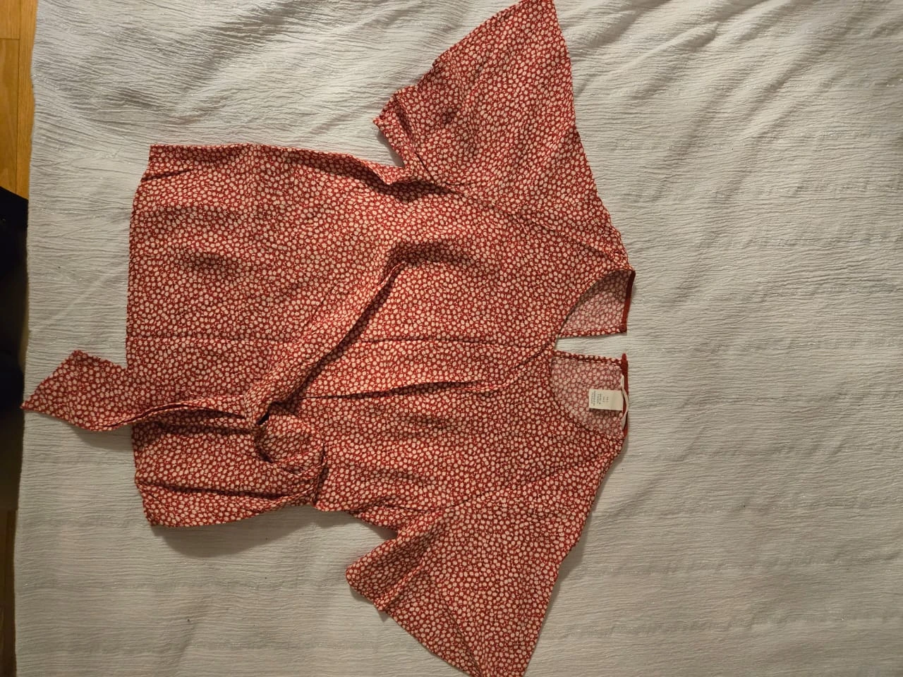 H&M Red Floral Flutter Sleeve Top Size CA 2