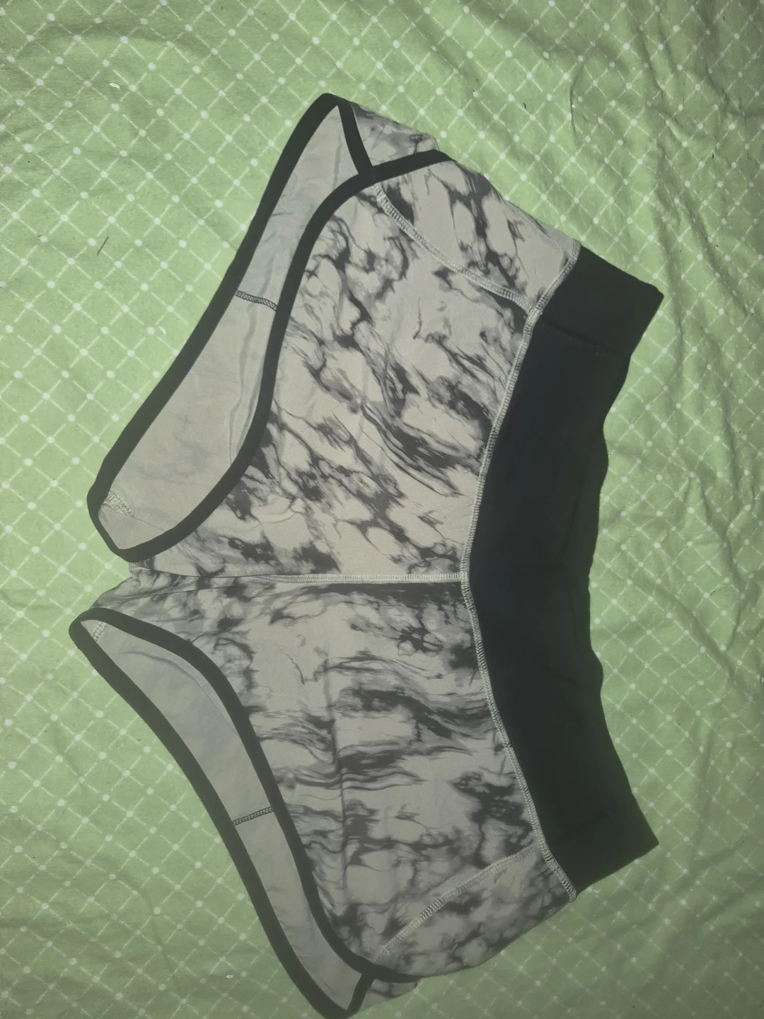 Lululemon "Speed Up" Shorts Size 8 Marble Print