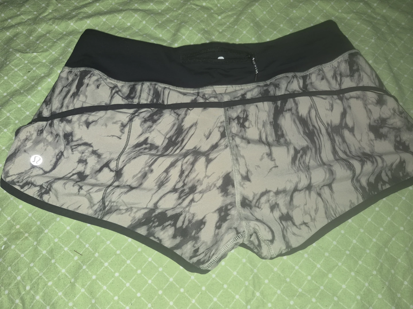 Lululemon "Speed Up" Shorts Size 8 Marble Print - photo 2