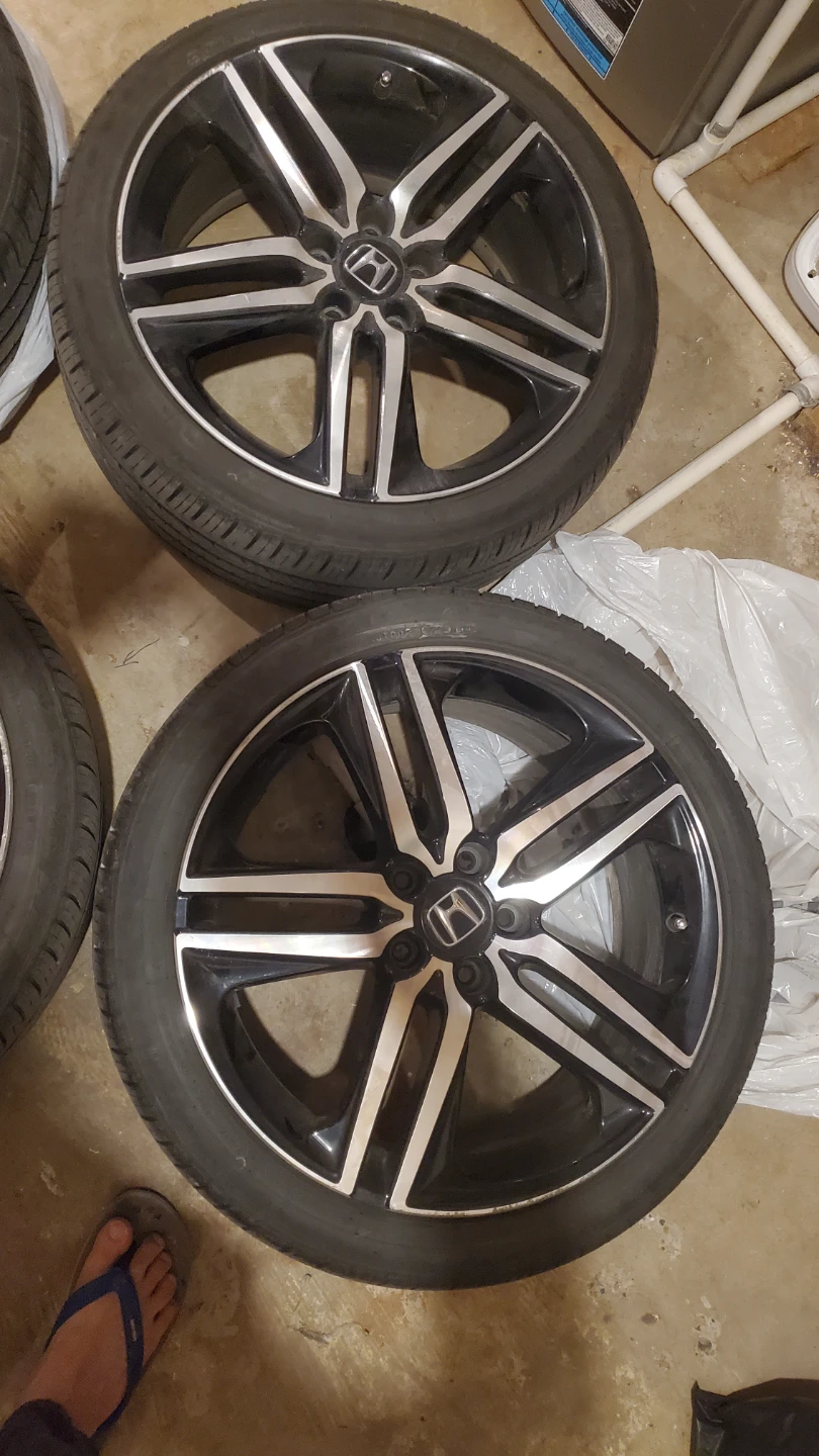 Set of 4 Honda Alloy Wheels with Tires 235/40ZR19  + Free items