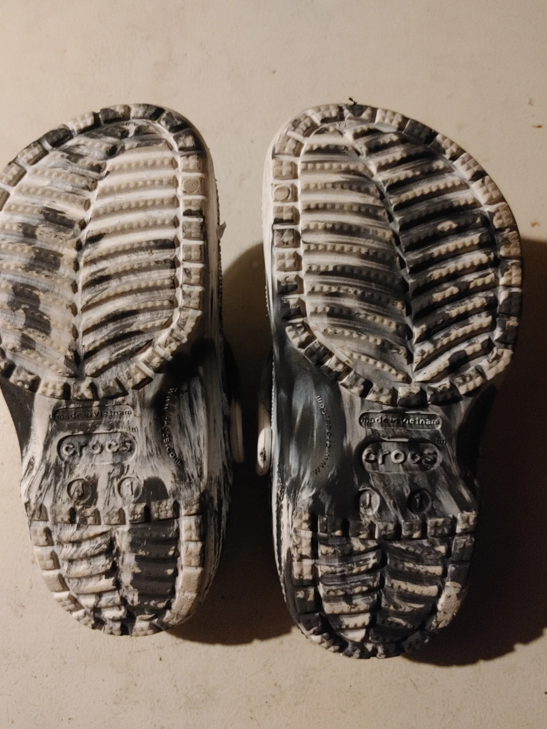 Crocs Kids Clogs Black & White Marbled Size 11 - photo 2