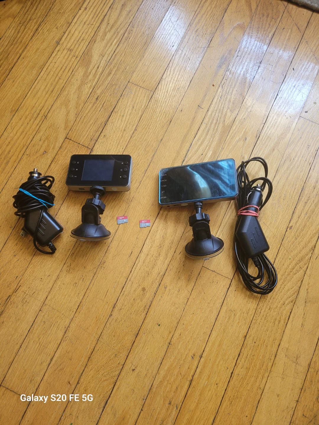 2x Dash Cams with 1080p Full HD, Wide Angle Lens, and SD Cards - photo 2