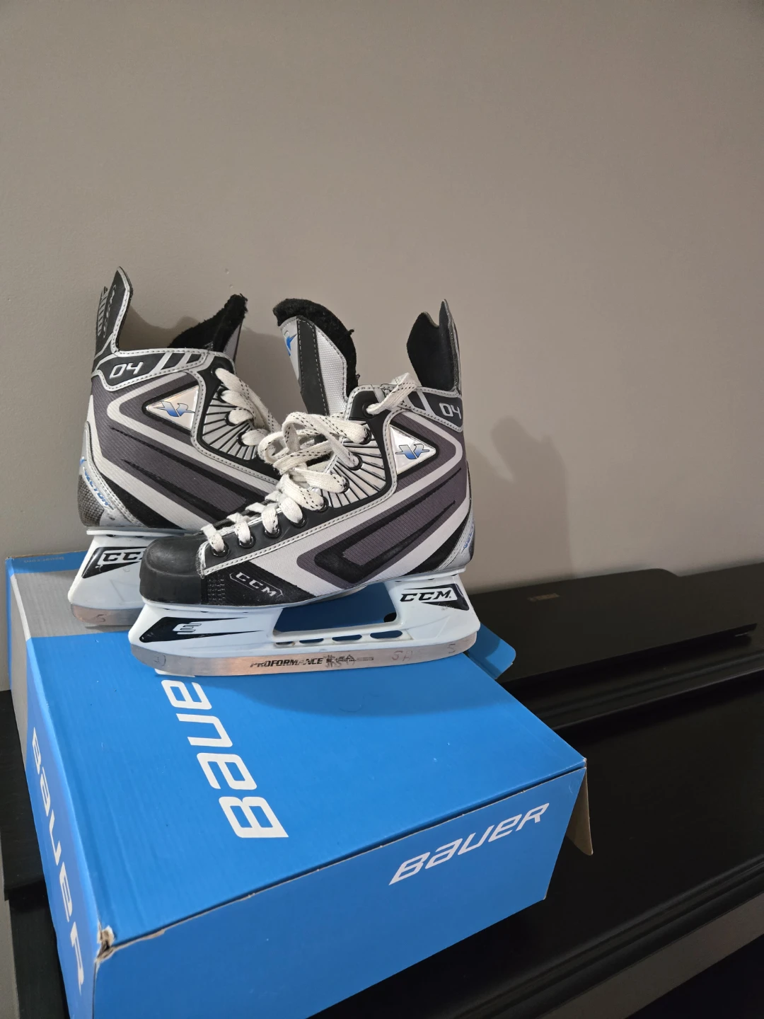 CCM Hockey Skates Size 5D