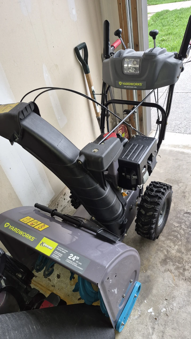 Yardworks 24" snowblower with hand warmers - photo 4