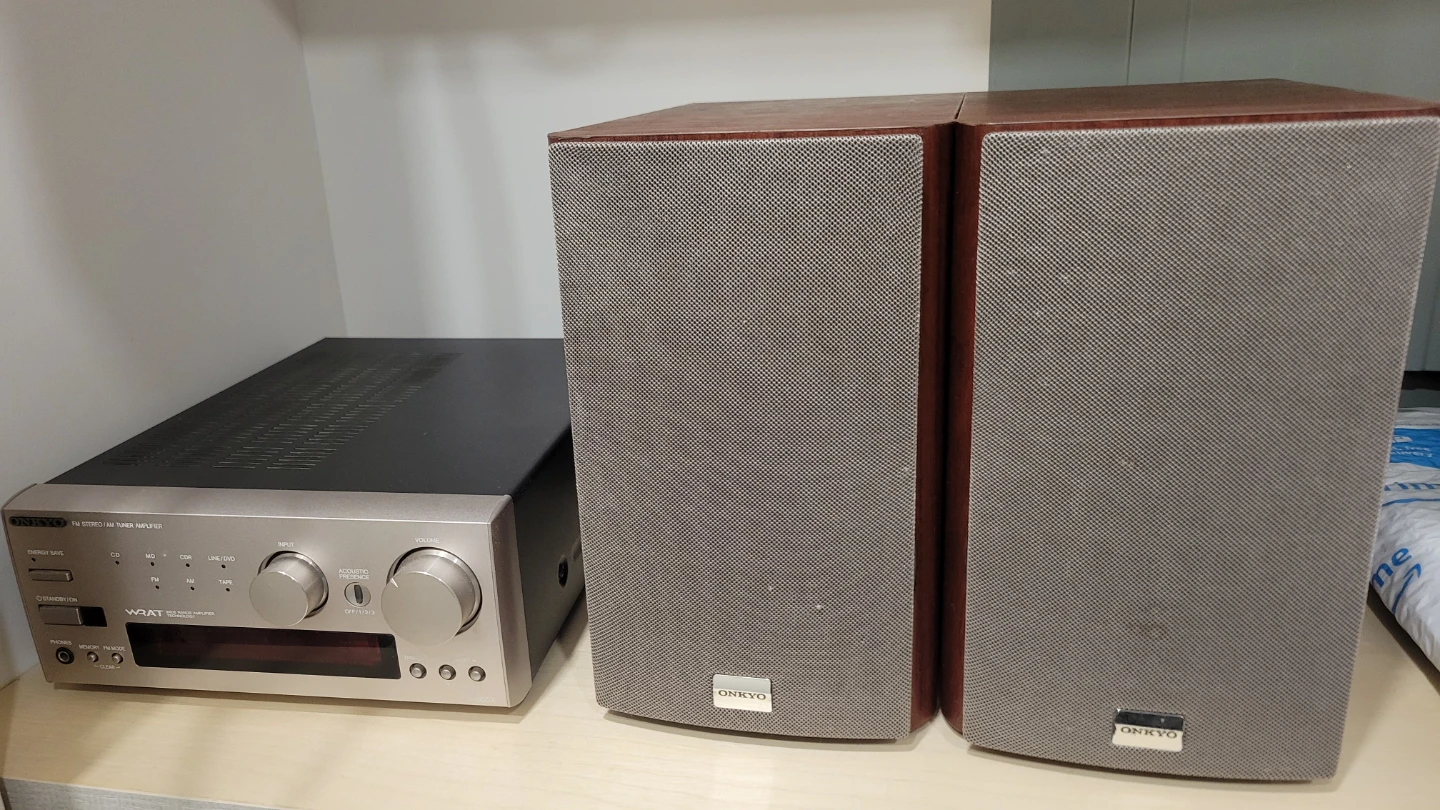 Onkyo Stereo Tuner Amplifier & Speakers R-805X D-N3XA