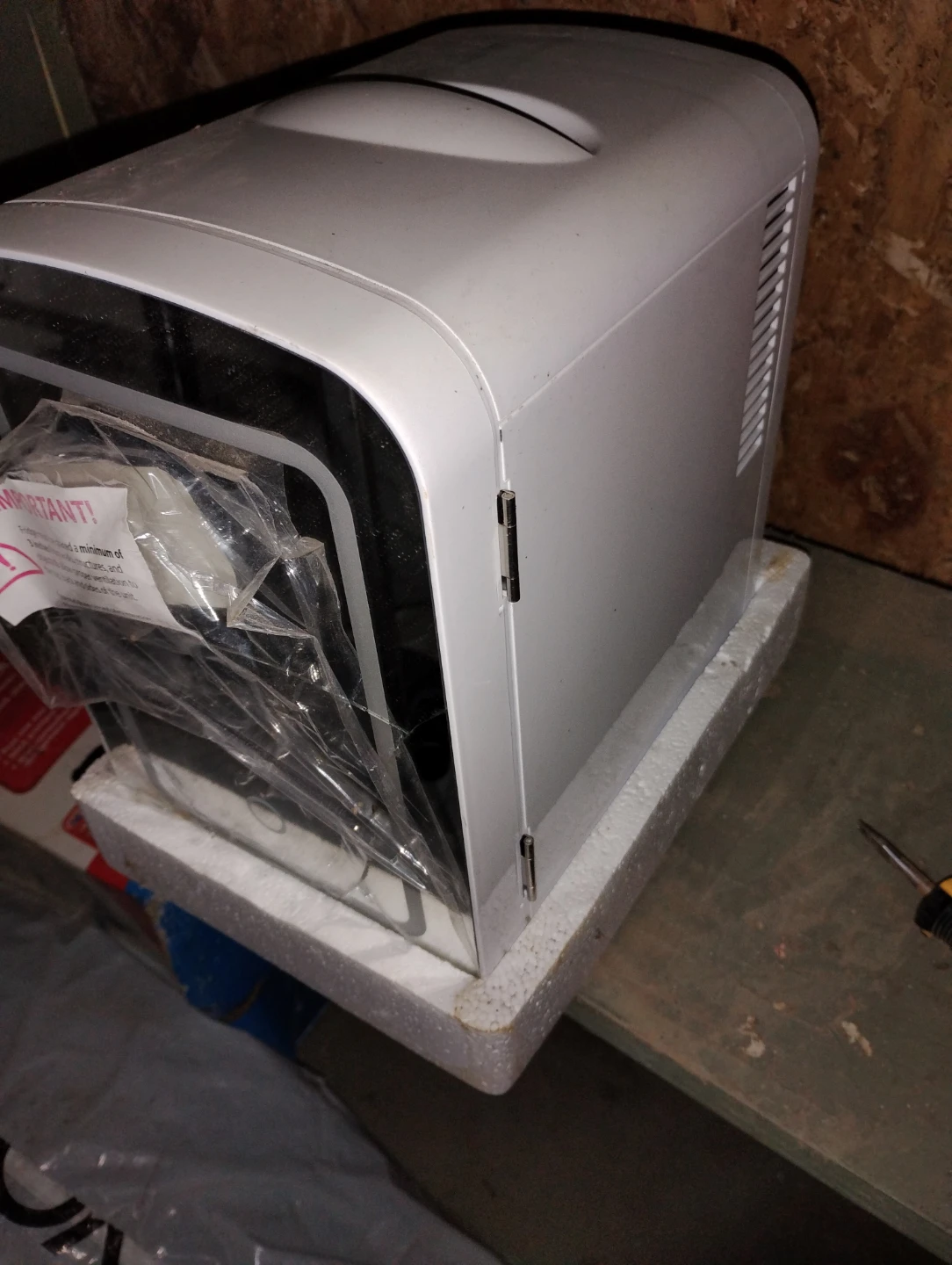 Koolatron Mini Fridge - 8 Can Capacity - photo 2