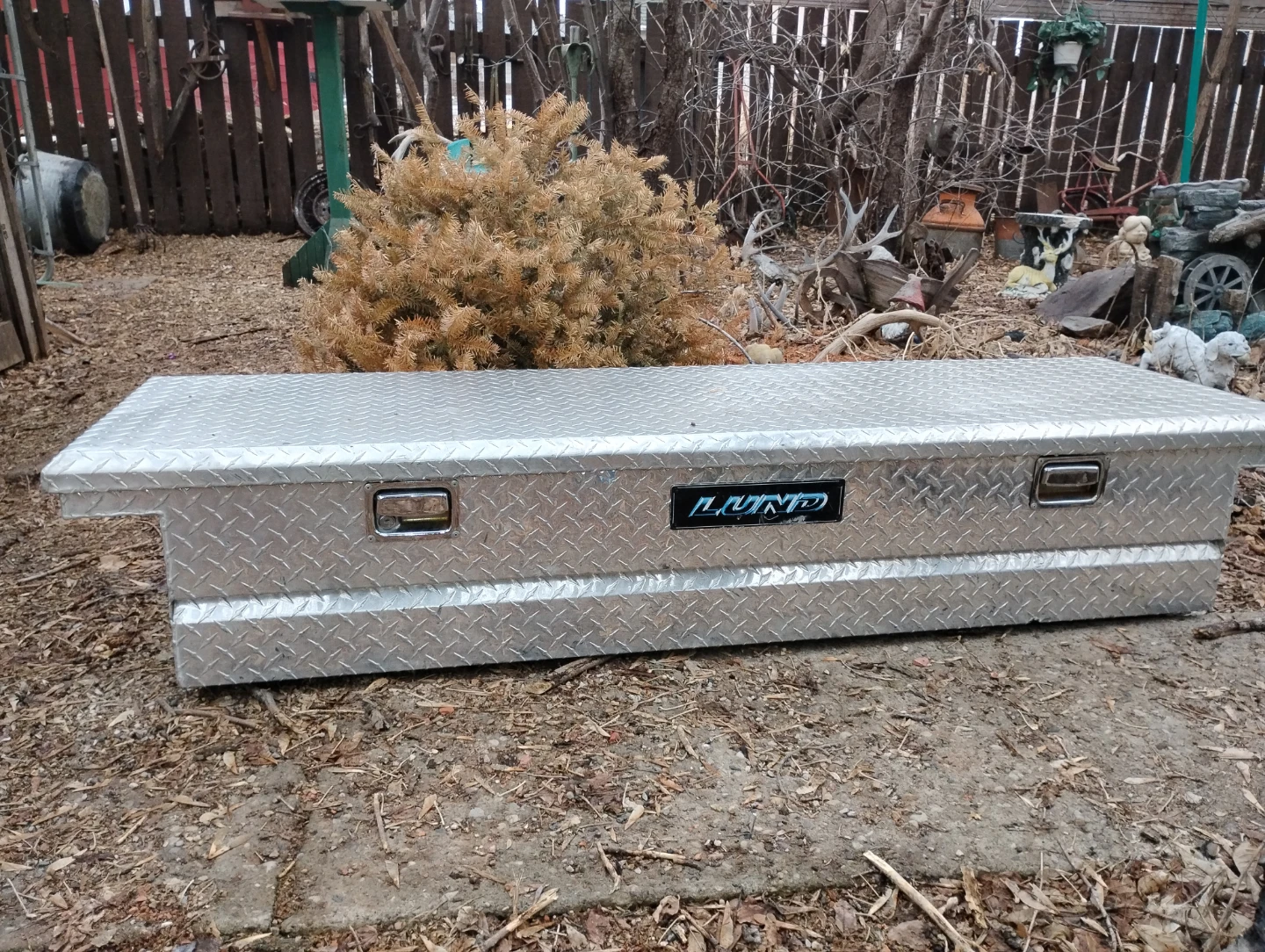 Lund Diamond Plate Truck Box - photo 2