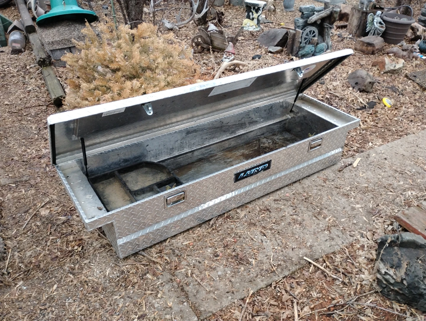Lund Diamond Plate Truck Box - photo 3