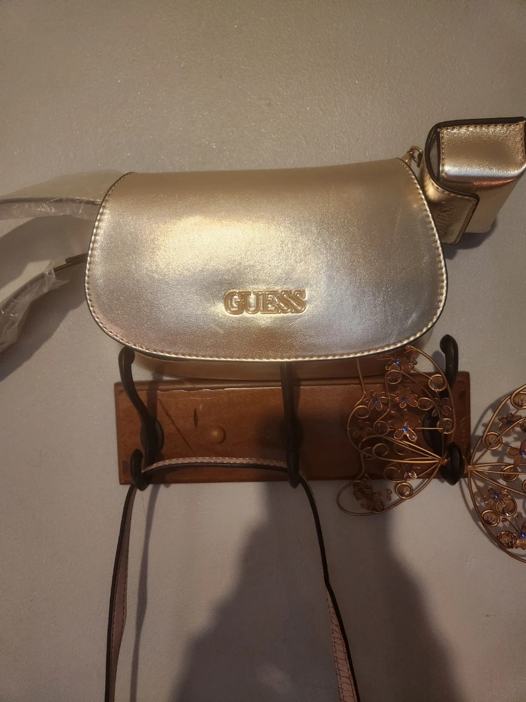 Guess gold clutch or strap purse - photo 4