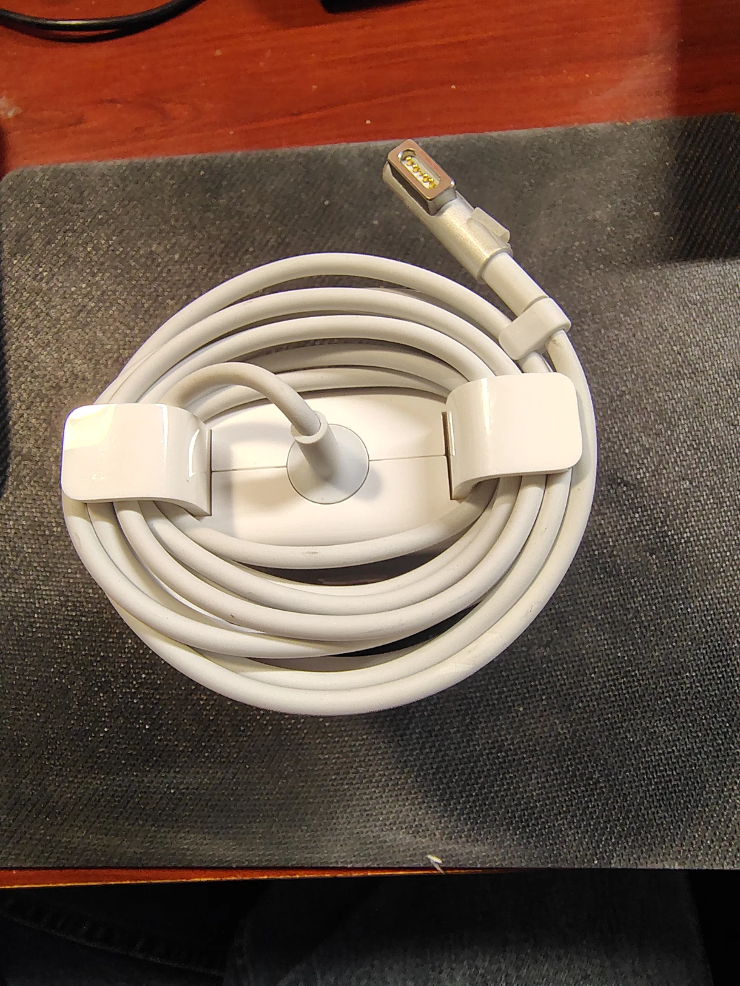 Apple 60W MagSafe Power Adapter A1344 - photo 4