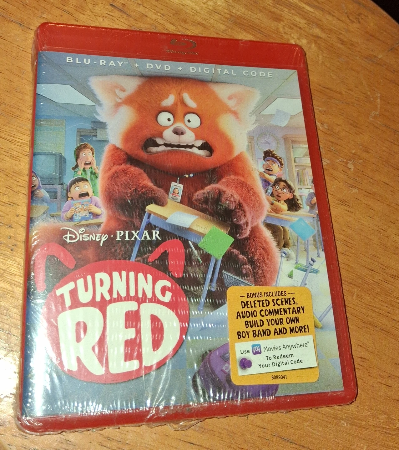 Disney Pixar Turning Red Blu-Ray + DVD + Digital Code