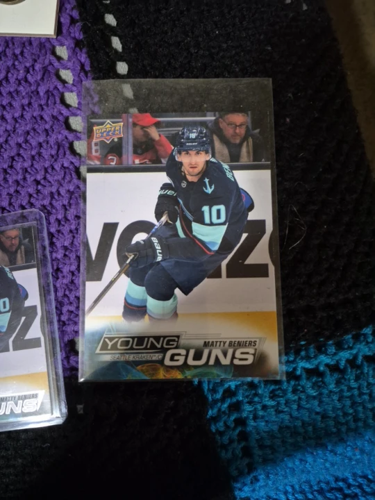 Matty Beniers Hockey Cards