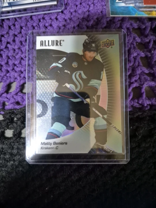 Matty Beniers Hockey Cards - photo 4
