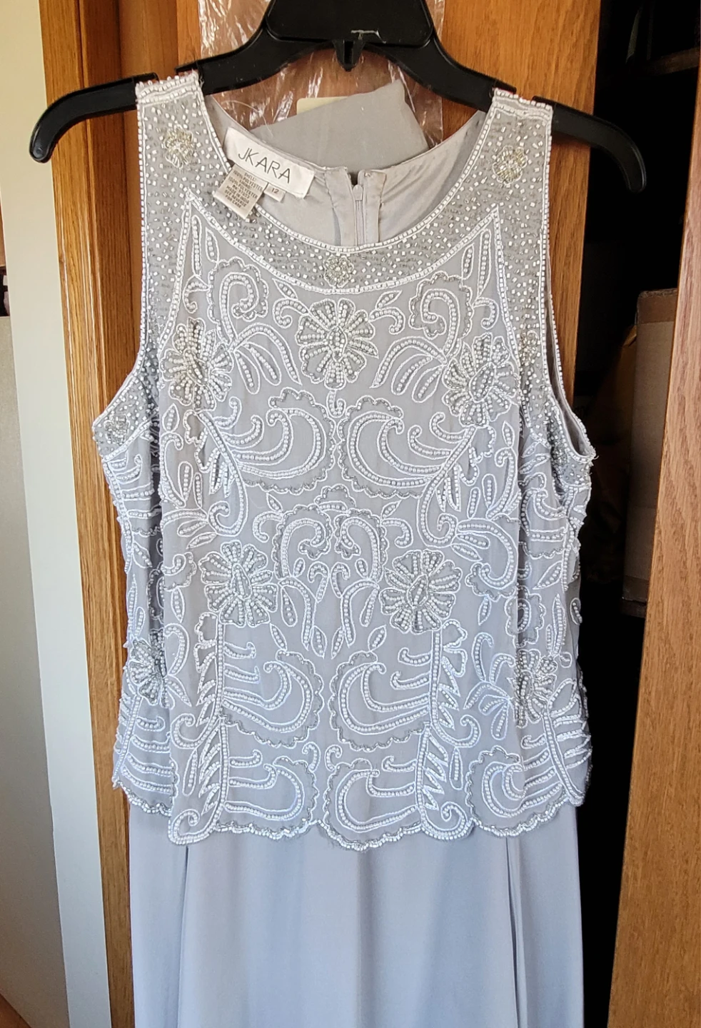 ♥️ Gray Beaded Gown Size 12 - photo 3