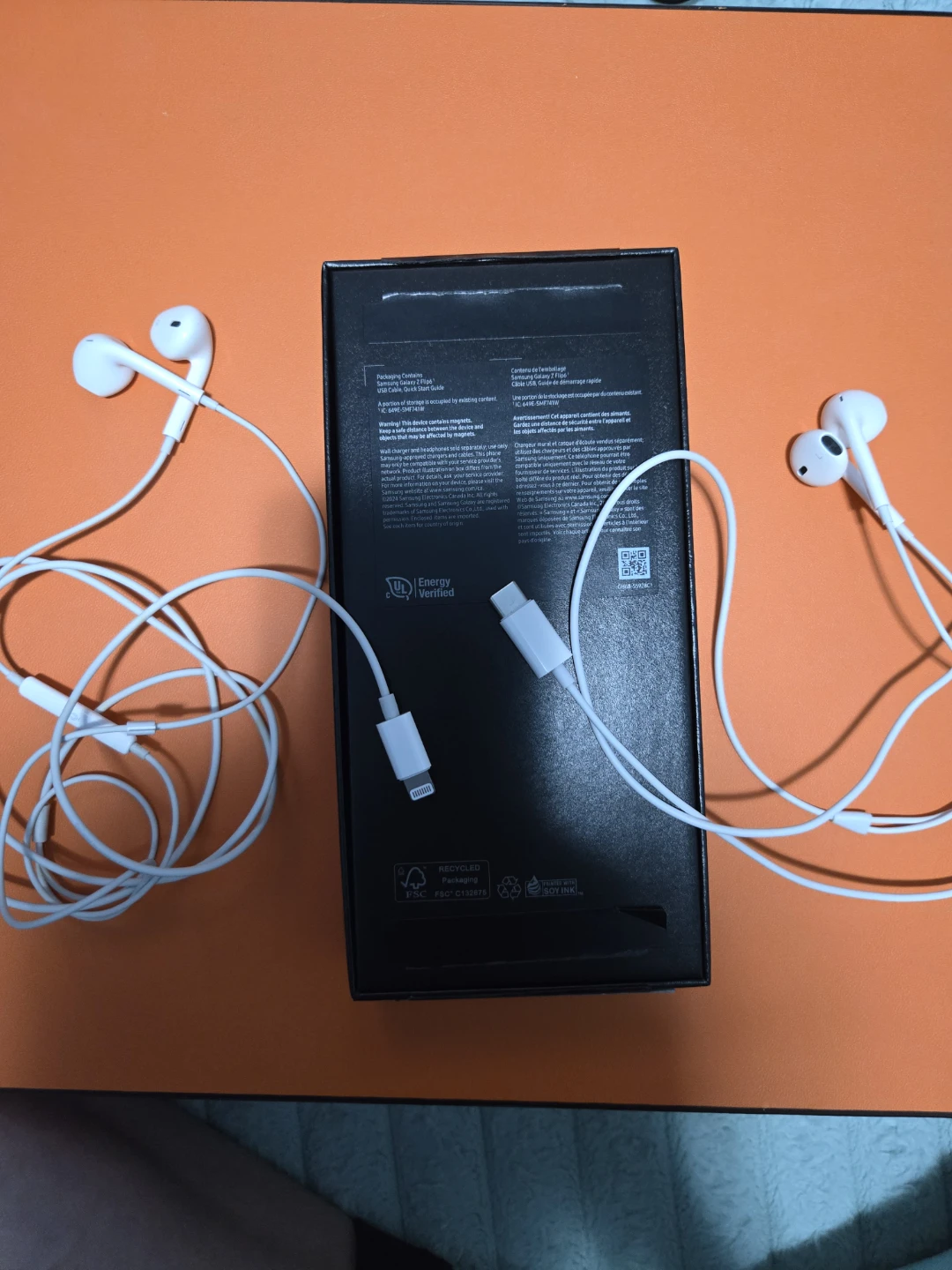 2 Apple Wired EarPods