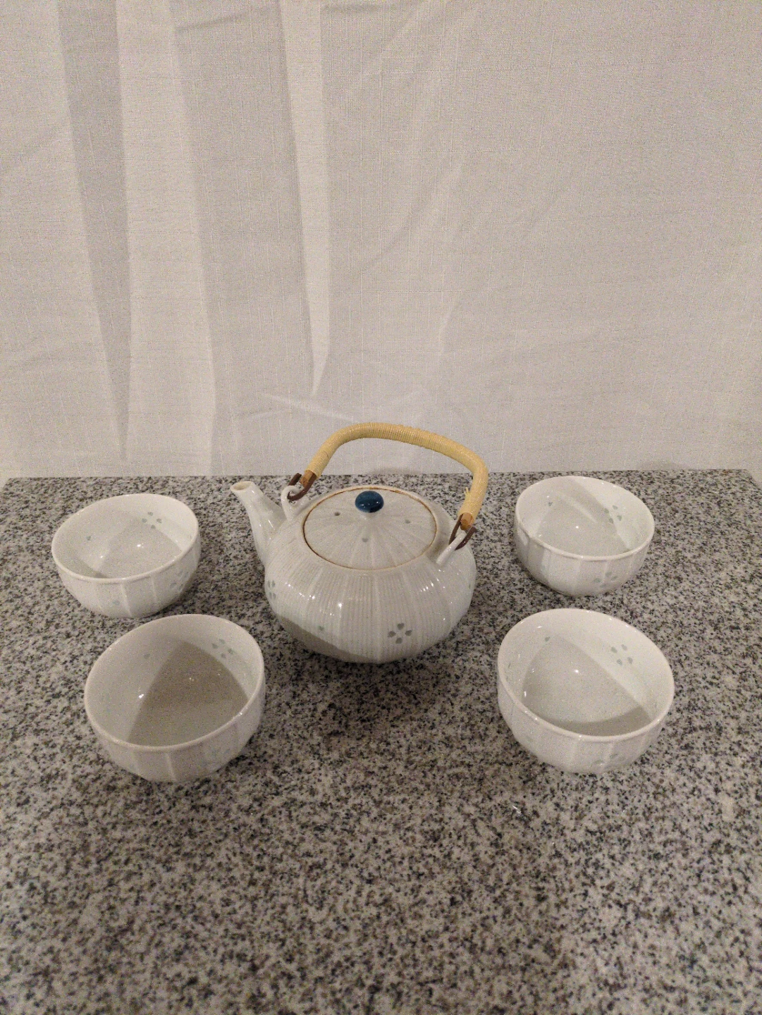 White Teapot and 4 Cups Set