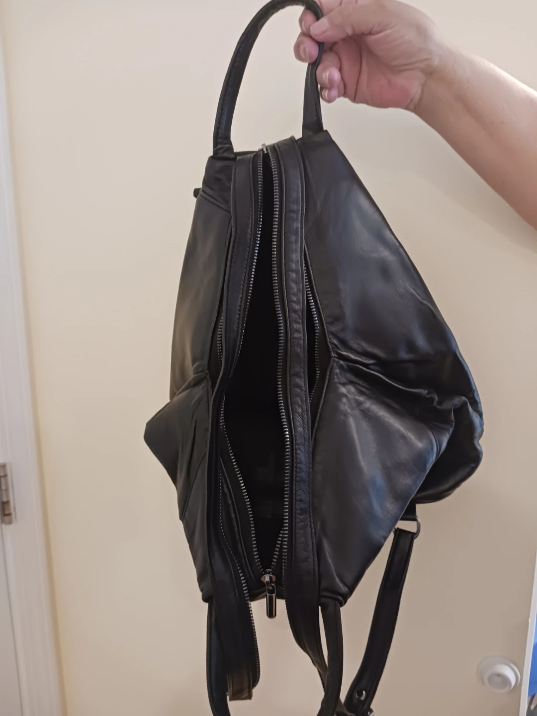 Black real  Leather Convertible Backpack / shoulder Purse - photo 2
