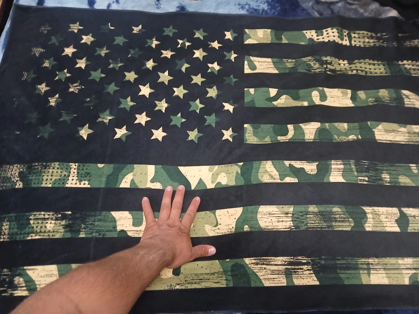 Camouflage American Flag Fleece Blanket - photo 2
