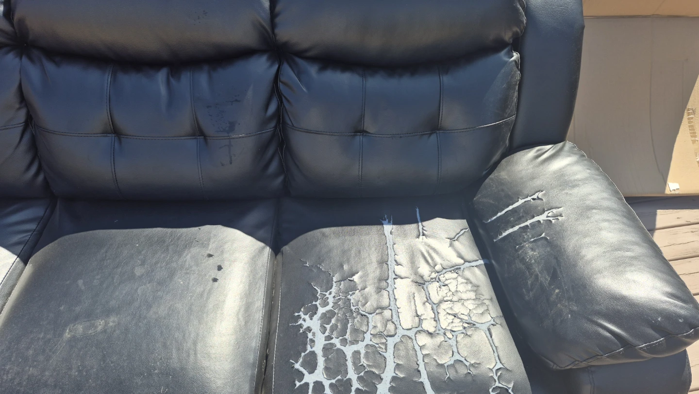Black faux leather sofa - photo 2