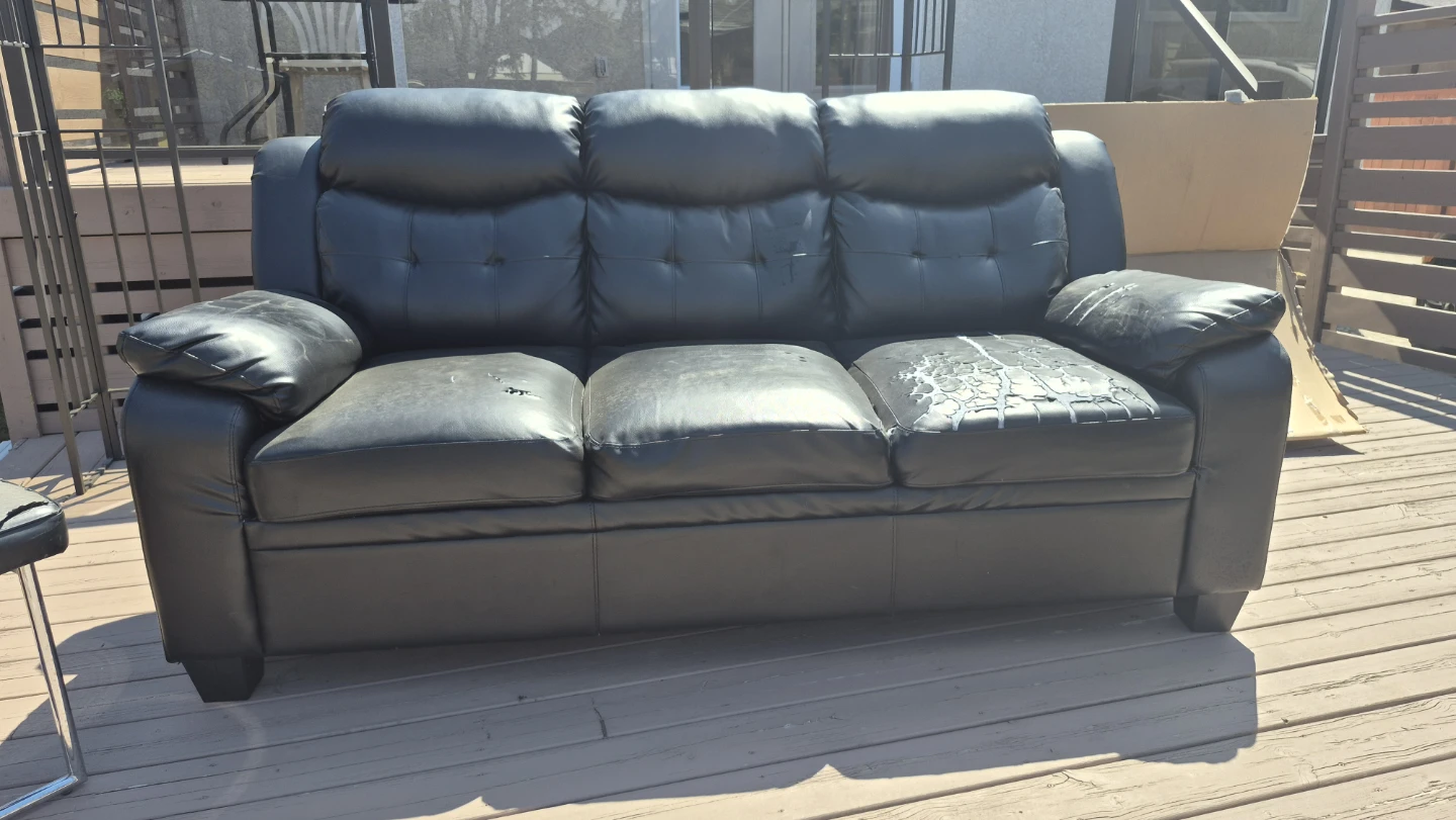 Black faux leather sofa - photo 4