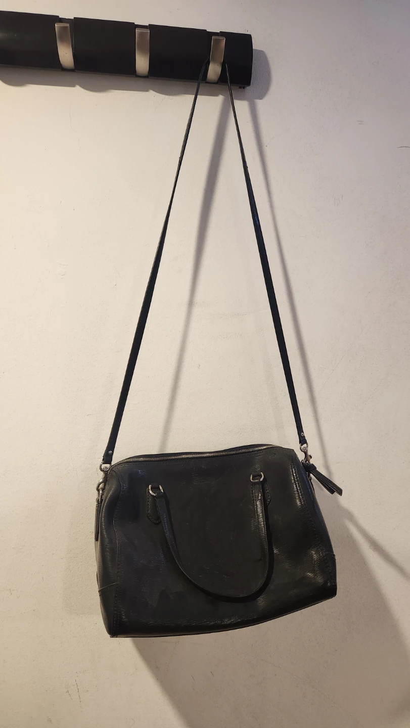 $100 Black Leather Coach Handbag with Shoulder Strap - photo 2