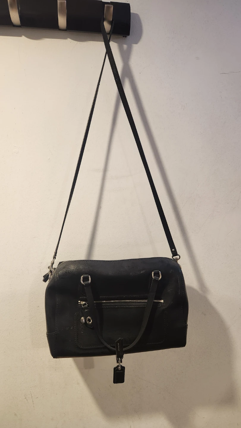 $100 Black Leather Coach Handbag with Shoulder Strap - photo 3