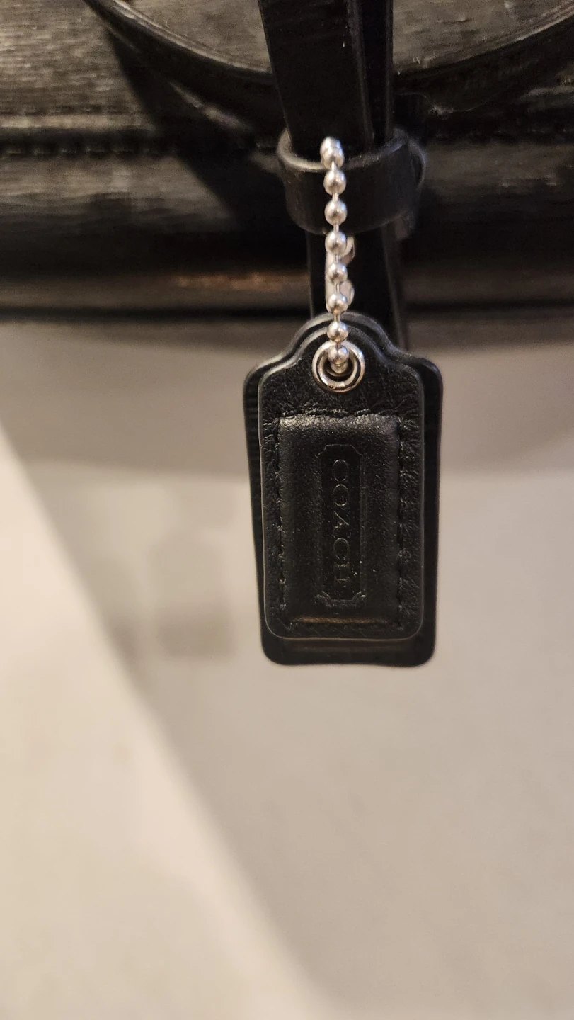 $100 Black Leather Coach Handbag with Shoulder Strap - photo 4
