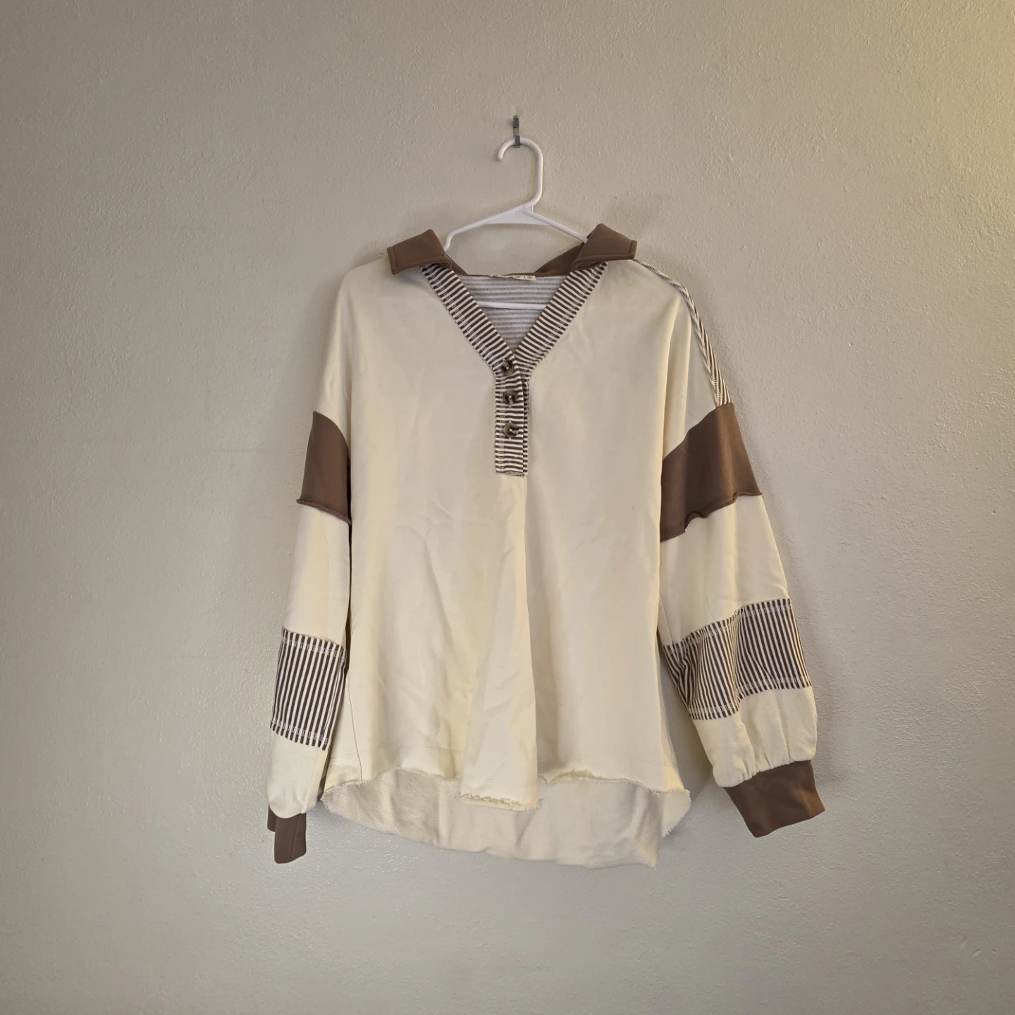 New In NWOT Brown and Cream long sleeves top - photo 2