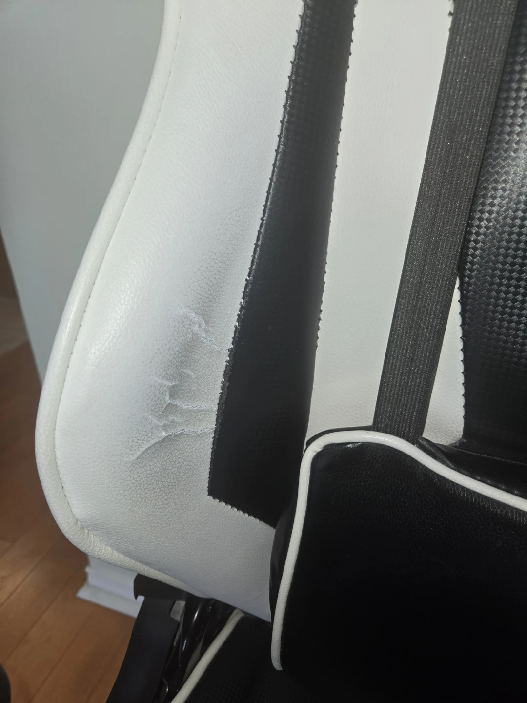 Gaming Chair - Black and White - photo 3