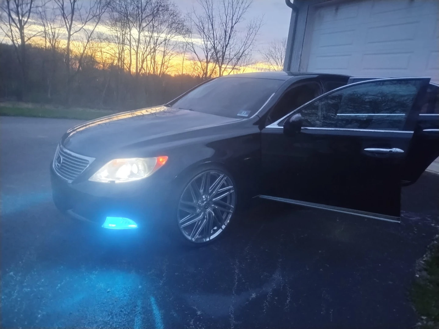 2007 Black Lexus LS 460 Custom Wheels - photo 4