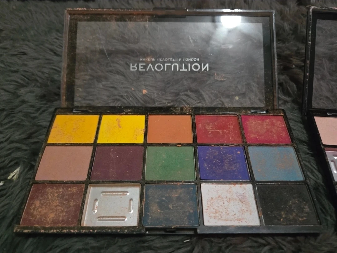 Revolution & Revlon Eyeshadow Palettes - photo 3
