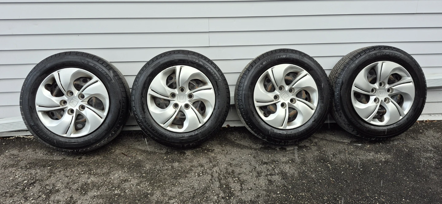 Set of 4 Michelin Defender Tires with Rims - photo 2