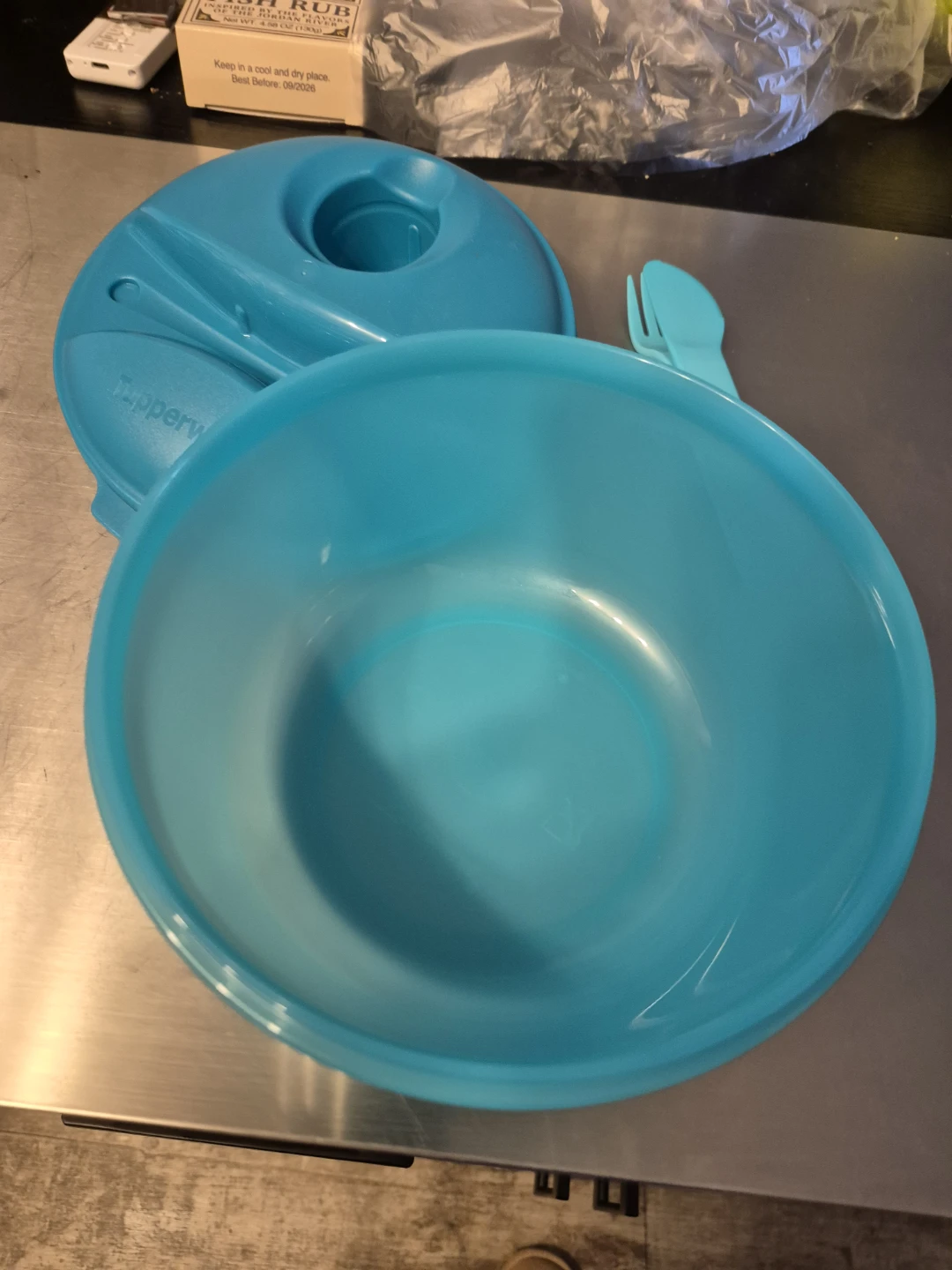 Tupperware salad Bowl with Lid and Utensils, salad dressing - photo 5