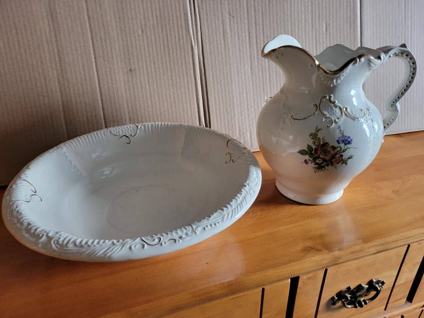Beautiful Vintage Porcelain Wash Basin and Pitcher Set. - photo 5