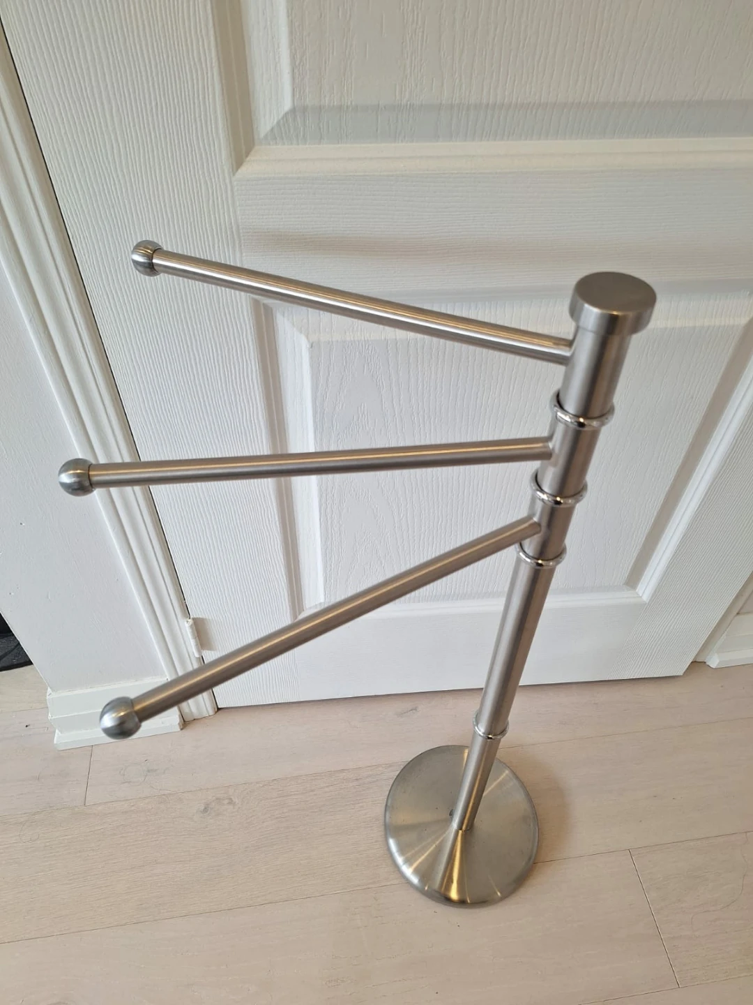 Steel Swivel Arm Towel Rack - photo 2