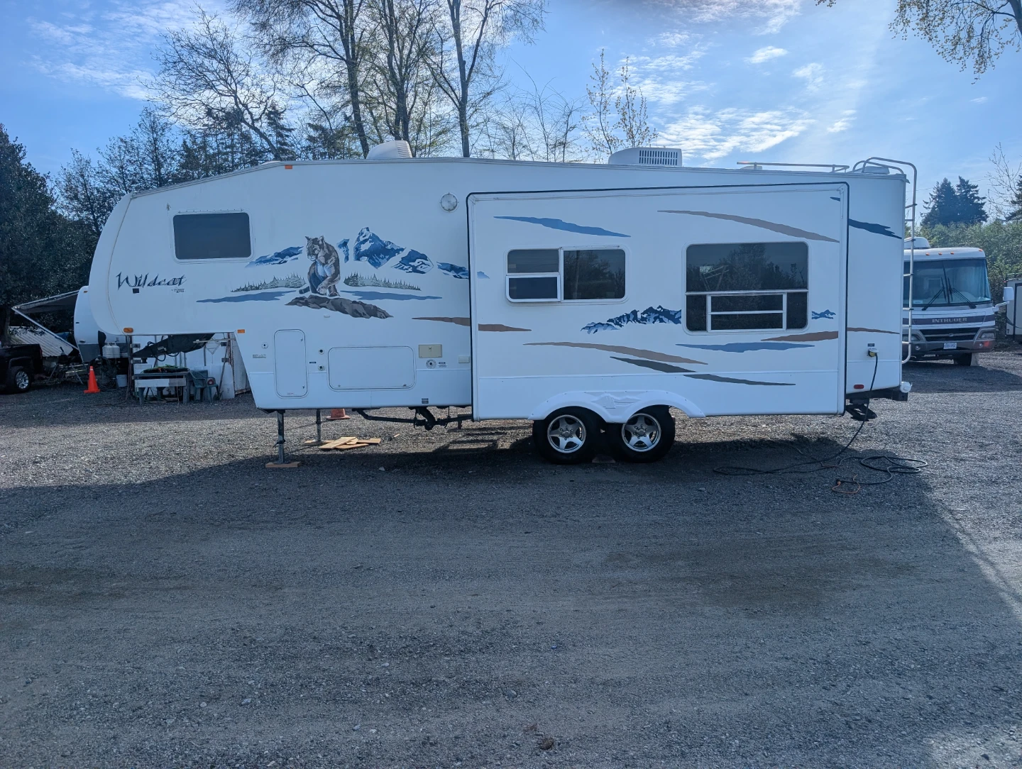 2007 wildcat 5th wheel, - photo 2
