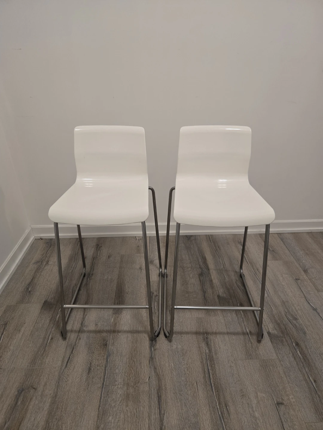 Set of 2 White Bar Stools