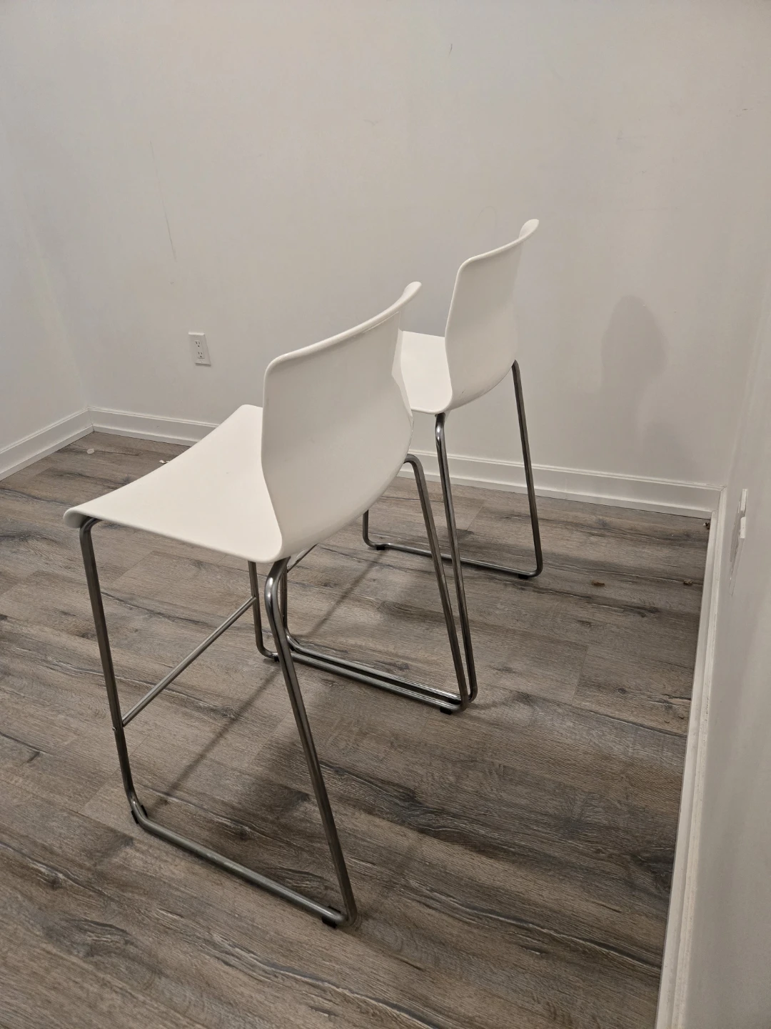 Set of 2 White Bar Stools - photo 3