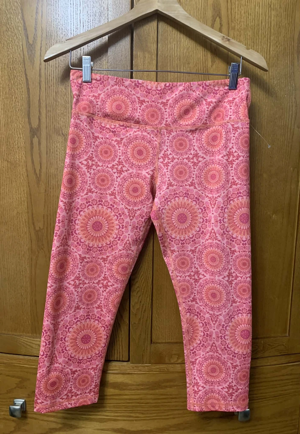 M Boutique Pink Mandala Print Cropped Leggings Size M